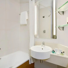 Отель Jurys Inn Manchester City Centre 4* Стандартный номер с двуспальной кроватью