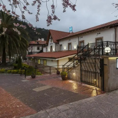 Hotel La Terraza De Puente Viesgo парковка