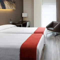 Отель NH Barcelona Diagonal Center 3* Стандартный номер с различными типами кроватей фото 5