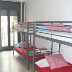 Hostel Figueres Кровать в общем номере с двухъярусной кроватью фото 8