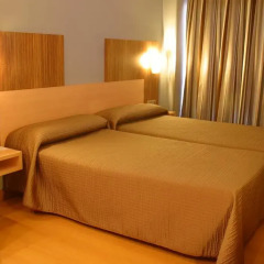 Отель City House Alisas Santander 2* Улучшенный номер с двуспальной кроватью