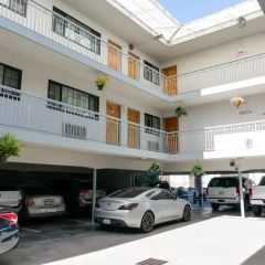 Отель Nob Hill Motor Inn парковка