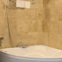 Отель Golden Land Hotel Вьетнам, Ханой - 1 отзыв об отеле, цены и фото номеров - забронировать отель Golden Land Hotel онлайн ванная фото 2