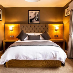 The Redhurst Hotel сейф в номере