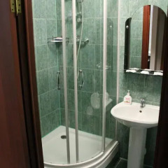 Гостиница Oasis Ug 2* Улучшенный номер с различными типами кроватей фото 12