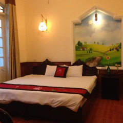 Hue Home Hotel 3* Номер Делюкс с различными типами кроватей фото 2