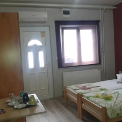 Hostel Zlatna Greda Нови Сад в номере