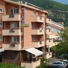 Garni Hotel Fineso парковка