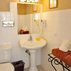 Отель The Eagle Inn 3* Стандартный номер с двуспальной кроватью фото 13