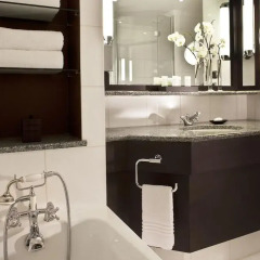Paris Marriott Champs Elysees Hotel ванная