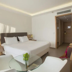 Отель The Royal Apollonia 5* Улучшенный номер с различными типами кроватей фото 4