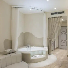 Отель Château Monfort 5* Люкс с различными типами кроватей фото 6