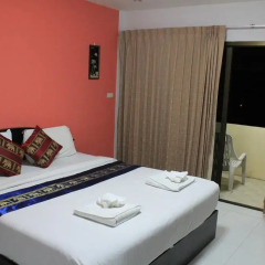 Отель Patong Bay Guesthouse 2* Улучшенный номер с различными типами кроватей фото 15