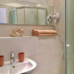 Отель Berlioz Hotel Франция, Ницца - 2 отзыва об отеле, цены и фото номеров - забронировать отель Berlioz Hotel онлайн ванная фото 2