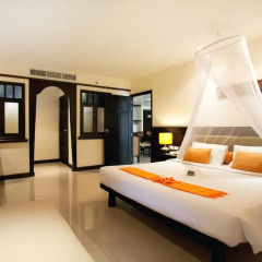 Отель Woraburi Phuket Resort & Spa 4* Улучшенный номер двуспальная кровать фото 5