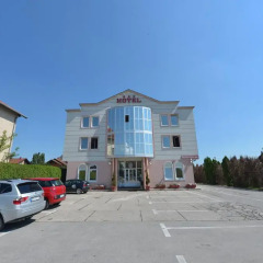 Hotel Stari Krovovi Нови Сад парковка