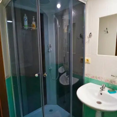 Гостевой дом Helen's Home Номер Эконом с 2 отдельными кроватями (общая ванная комната) фото 12
