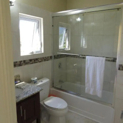 Отель Kingston Paradise Place Guesthouse Стандартный номер с различными типами кроватей фото 8