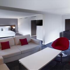 Отель Hilton Brussels Grand Place 4* Стандартный семейный номер с разными типами кроватей фото 5