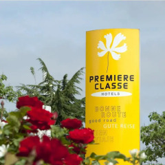 Отель Premiere Classe Lyon Est - Aéroport Saint Exupéry с домашними животными