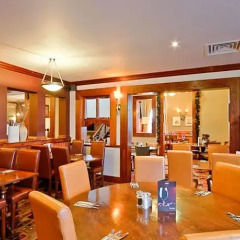 Отель Waterside Premier Travel Inn питание