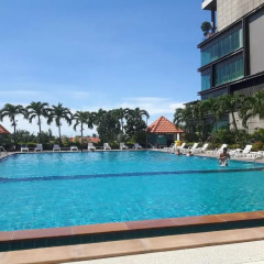 Отель Blue Ocean Suite Паттайя бассейн