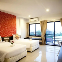 Chill Patong Hotel 3* Улучшенный номер с двуспальной кроватью фото 5