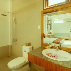 Отель Riverside Plum Garden Homestay 2* Номер Делюкс с двуспальной кроватью