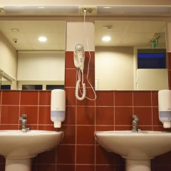 Отель Hostel At Liberty Латвия, Рига - отзывы, цены и фото номеров - забронировать отель Hostel At Liberty онлайн ванная