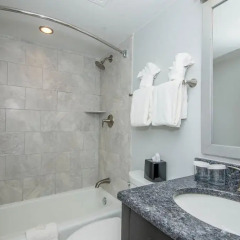Отель West End part of The Georgetown Collection 3* Стандартный номер с различными типами кроватей