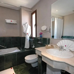 Zalagh Kasbah Hotel and Spa ванная