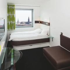 Отель Wakeup Copenhagen - Carsten Niebuhrs Gade 2* Стандартный номер с различными типами кроватей фото 4