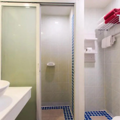 Chaweng Budget Hotel 3* Стандартный номер с различными типами кроватей фото 10