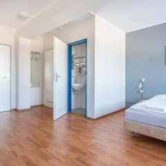 Отель a&o Dresden Hauptbahnhof 2* Стандартный номер с различными типами кроватей фото 8