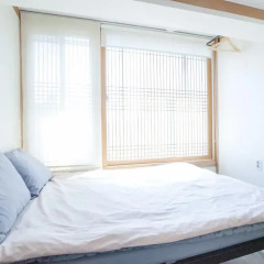 Отель Hi Jun Guesthouse Hongdae 2* Стандартный номер с двуспальной кроватью