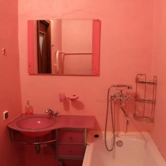 Гостиница 33 Kvartirki Apartment on Ulitsa Rossiyskaya 10 в Уфе отзывы, цены и фото номеров - забронировать гостиницу 33 Kvartirki Apartment on Ulitsa Rossiyskaya 10 онлайн Уфа ванная