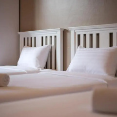 Отель Feung Nakorn Balcony Rooms and Cafe 3* Стандартный номер с различными типами кроватей фото 5