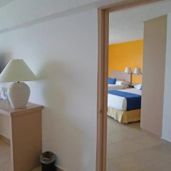 Отель Calinda Beach Acapulco 3* Стандартный семейный номер с разными типами кроватей