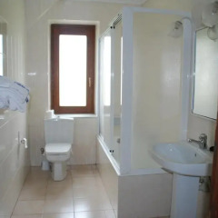 Отель Hostal Ayestaran I Испания, Ульцама - отзывы, цены и фото номеров - забронировать отель Hostal Ayestaran I онлайн ванная