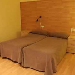 Отель Hostal Baires Стандартный номер с двуспальной кроватью (общая ванная комната) фото 2