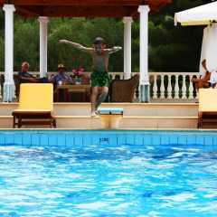Отель Villa Askamnia Deluxe бассейн