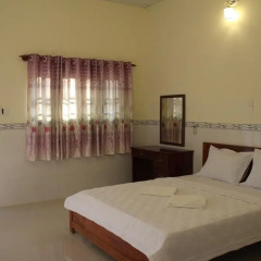Отель Hoa Nhat Lan Bungalow 2* Стандартный номер с двуспальной кроватью