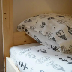 Nations Hostel 4202AL Кровать в общем номере с двухъярусной кроватью