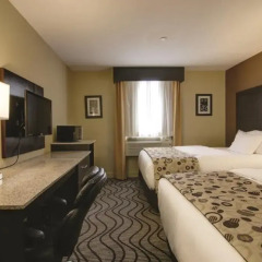 Отель La Quinta Inn & Suites Oshawa комната для гостей фото 5