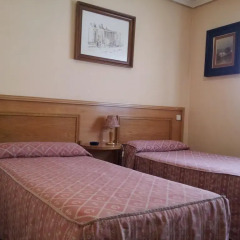Отель Hostal Juan XXIII Стандартный номер с различными типами кроватей фото 2