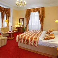 Отель Danubius Health Spa Resort Hvězda-Imperial-Neapol 4* Улучшенный номер с двуспальной кроватью фото 5