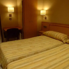 Отель Hostal Nuevo Colon Стандартный номер фото 12