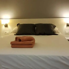 Отель Hostalin Barcelona Gran Via 3* Номер с различными типами кроватей (общая ванная комната) фото 2