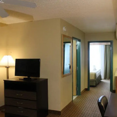 Отель Baymont Inn and Suites Fort Myers 2* Люкс с различными типами кроватей фото 2