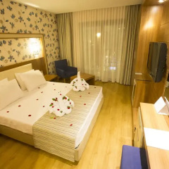 Отель Liberty Hotels Oludeniz 4* Улучшенный номер с двуспальной кроватью фото 7